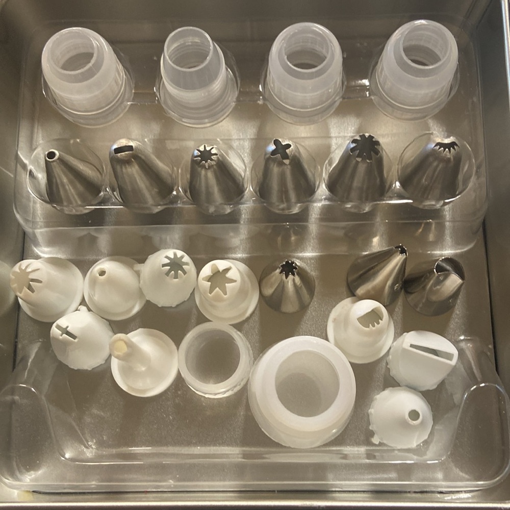Duff Goldman Cake Frosting Decorating Tips Kit in Metal Storage Box Assortment